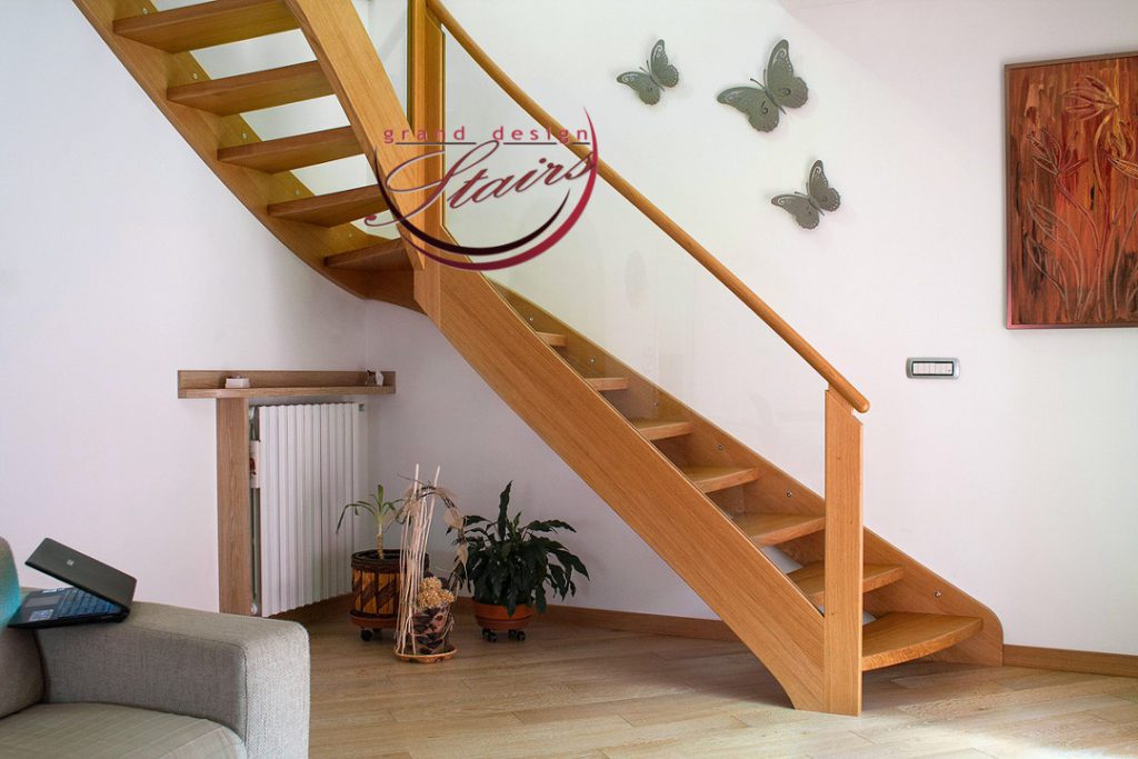 Elegant Oak and Glass Staircase Samara Stairs Prospekt Kirova