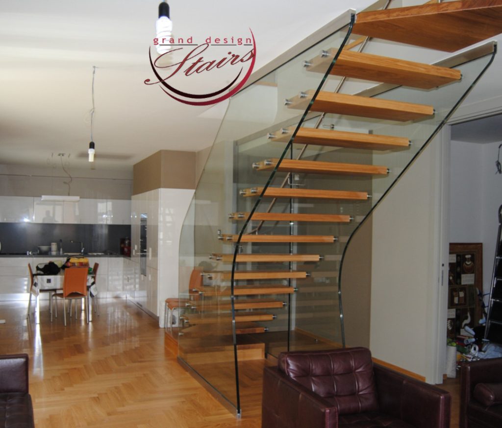 Cantilever staircase glass walls