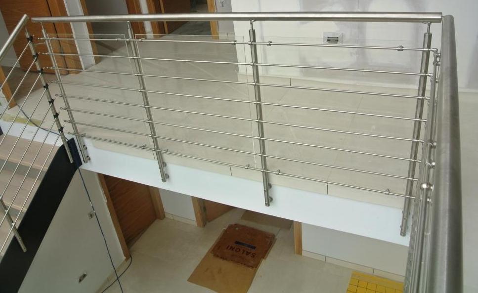 Landing Balustrade with rods and Plexiglas panels