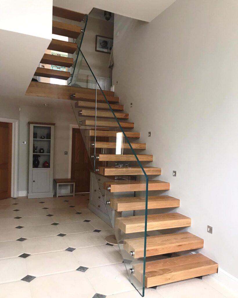 Floating staircase supporting wall