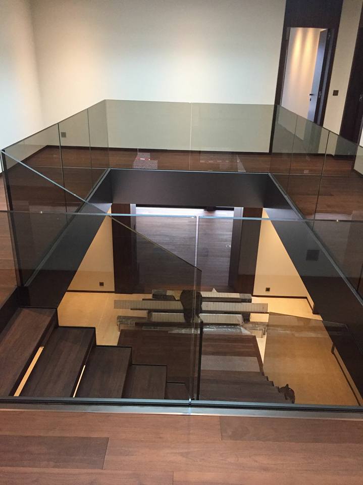 side fixed glass balustrade