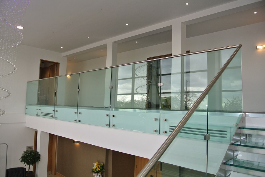 side mounted glass landing balustrade