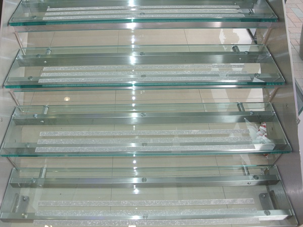anti slip strips glued on glass treads
Are glass staircases safe?
