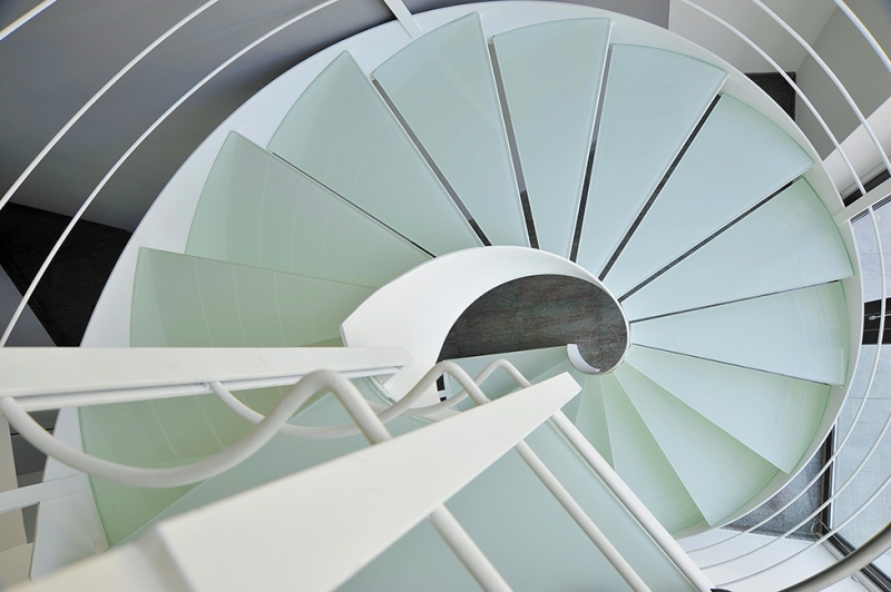 white spiral staircase glass treads 