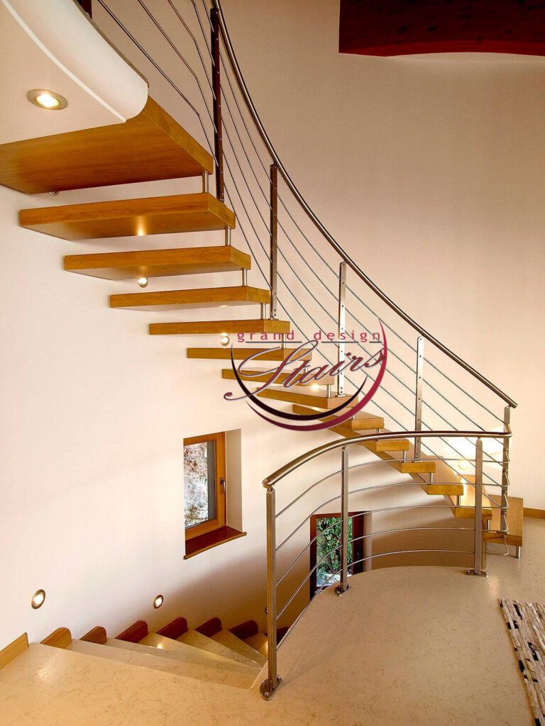 Floating curved staircase
