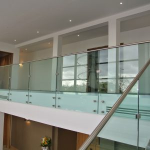 side mounted glass landing balustrade